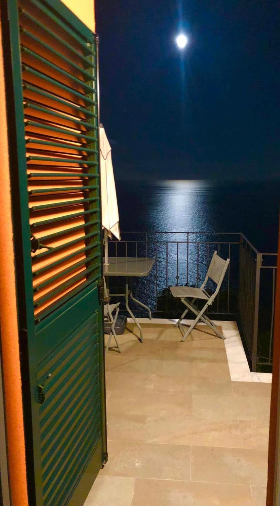 Orangehouse Cinque Terre. Private Parking Vila Riomaggiore Exterior foto